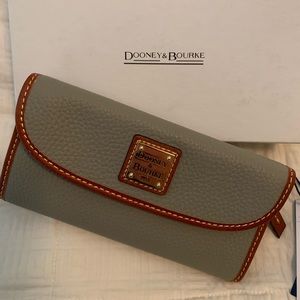 Dooney ans Bourke Wallet